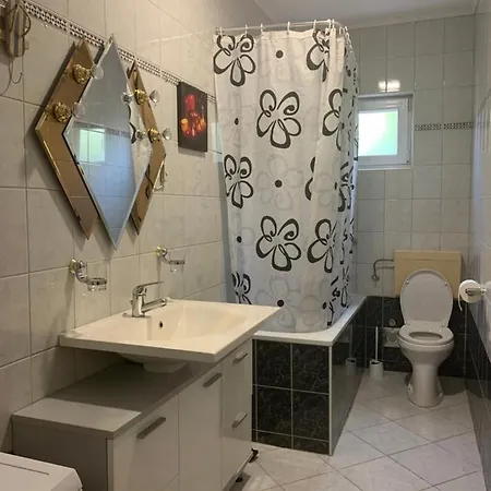 Roni Apartment