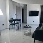 Roni Апартаменти *